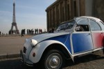 2cv Citroën depuis le Trocadéro avec Tour eiffel