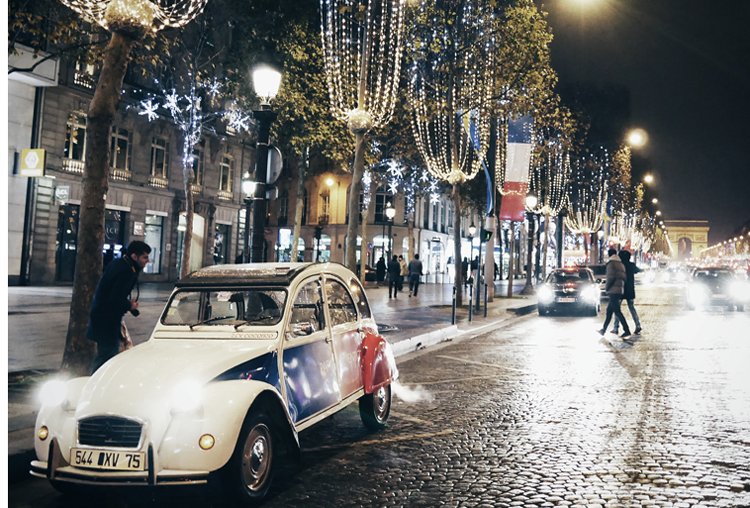 2CV parked on the Champs Elysées